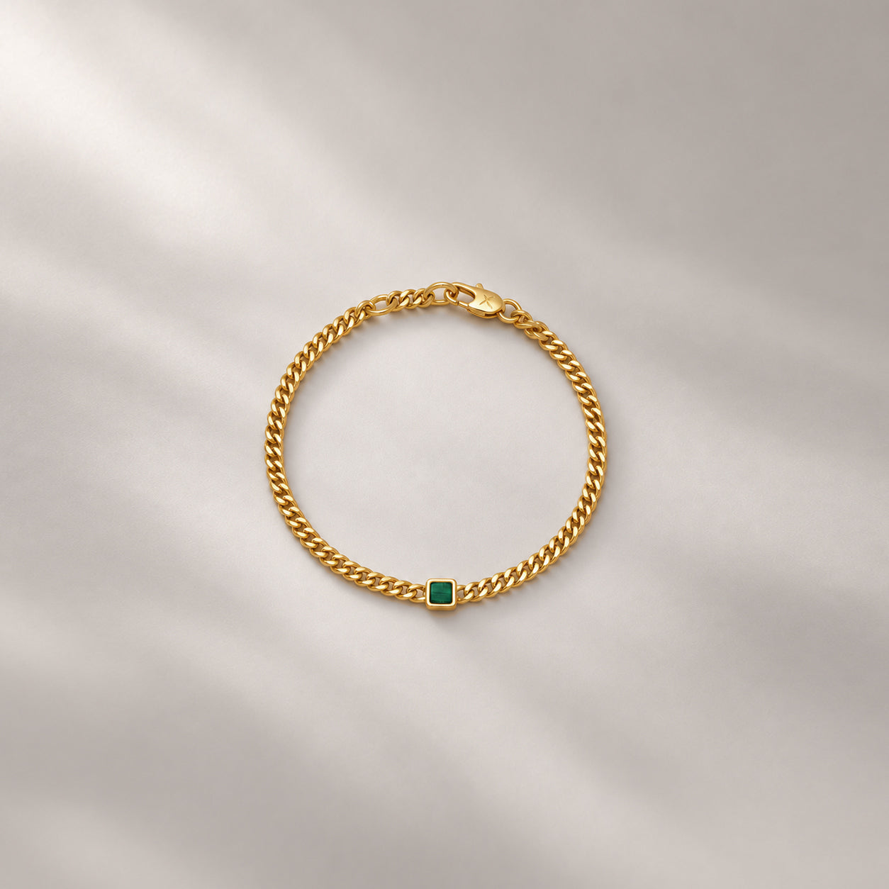 Pea Malachite Stone Curb Chain Bracelet in Gold
