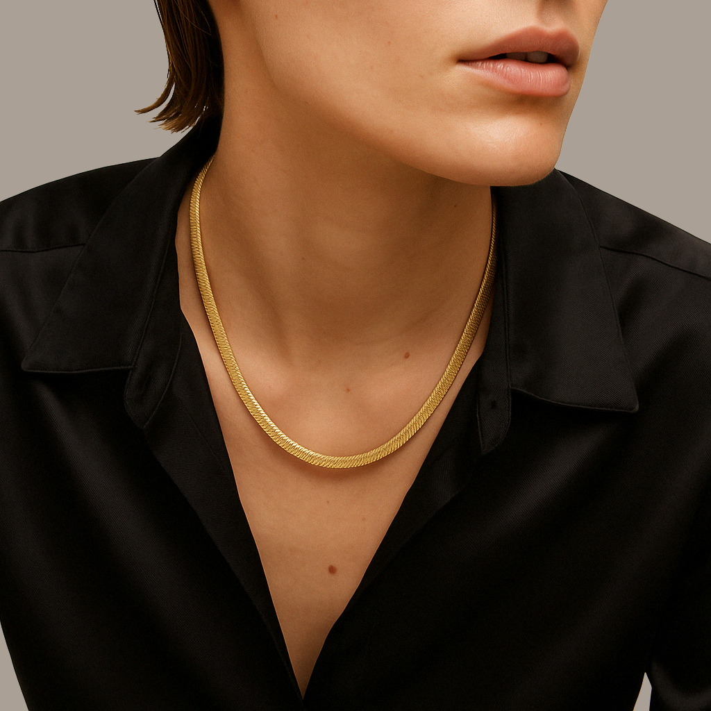 Jolie Petite Medium Snake Chain Necklace in Gold