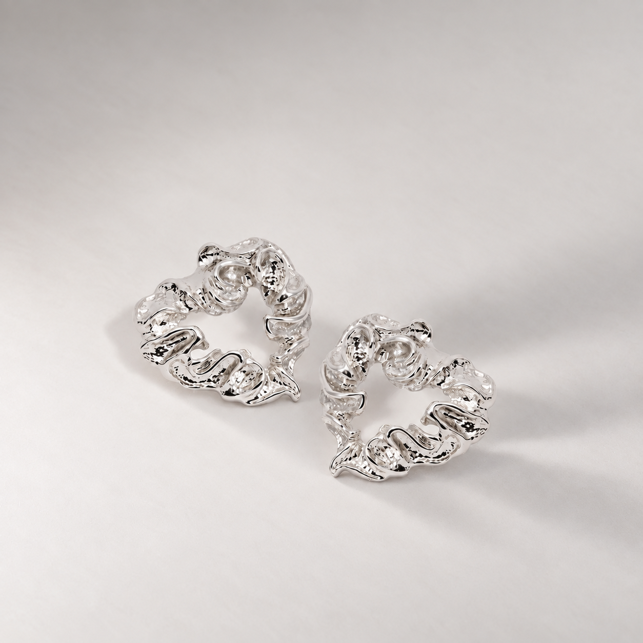 Maxi Vintage Heart Stud Earrings in Silver