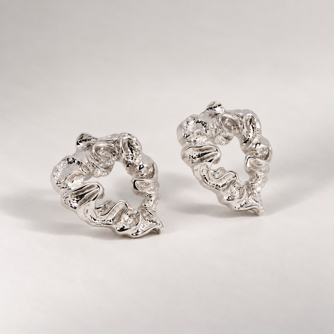 Maxi Vintage Heart Stud Earrings in Silver