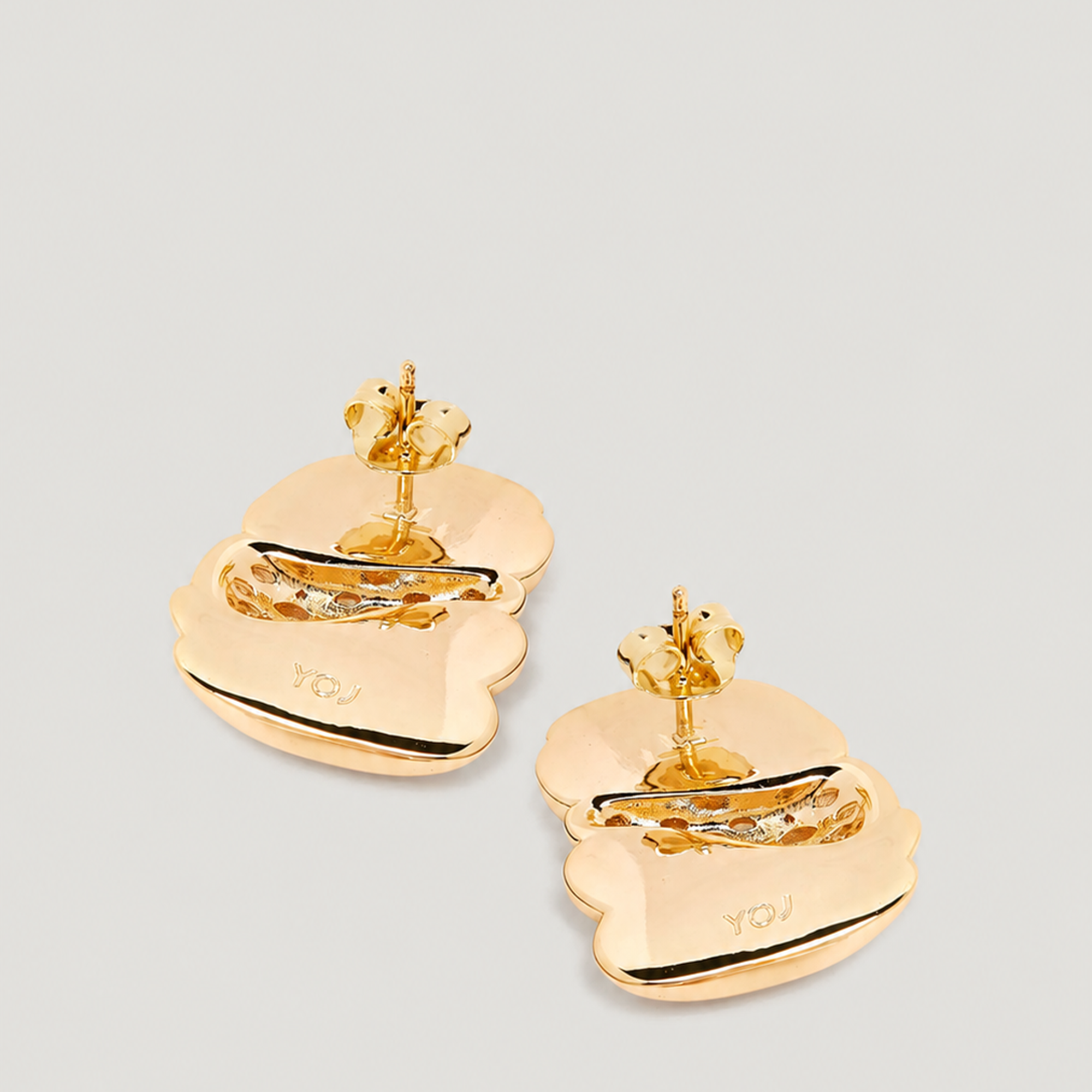 LAQUE EARRINGS IN GOLD AND CRYSTALS