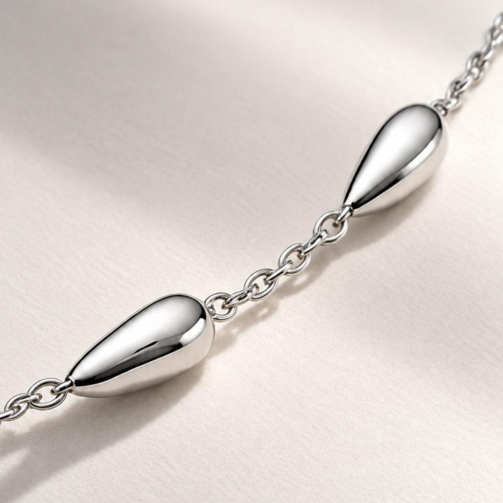 Eos Flow Necklace in Silver