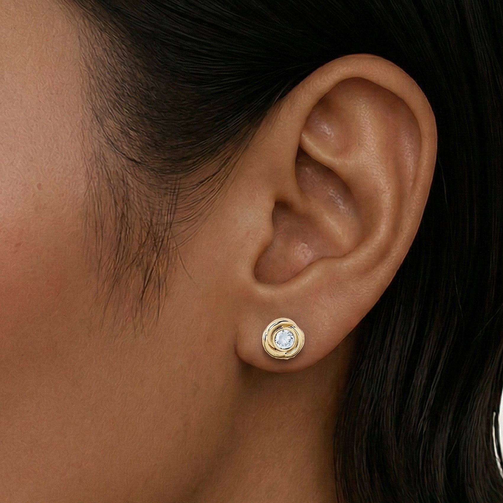 LERINO CRYSTAL STUD EARRINGS IN GOLD