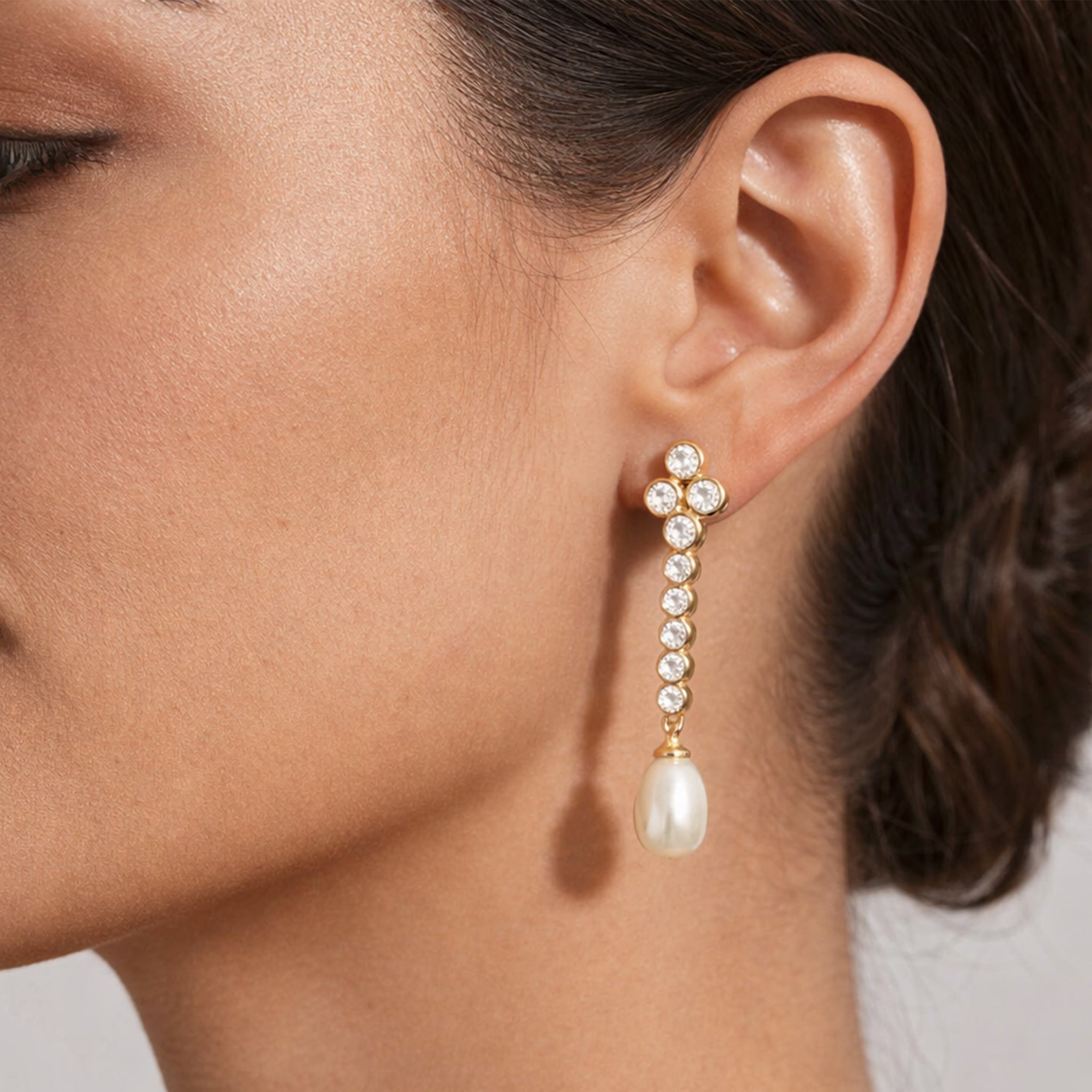 Drop Averi Crystal Earrings in Gold