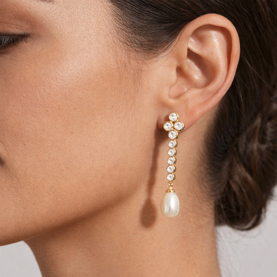 Drop Averi Crystal Earrings in Gold