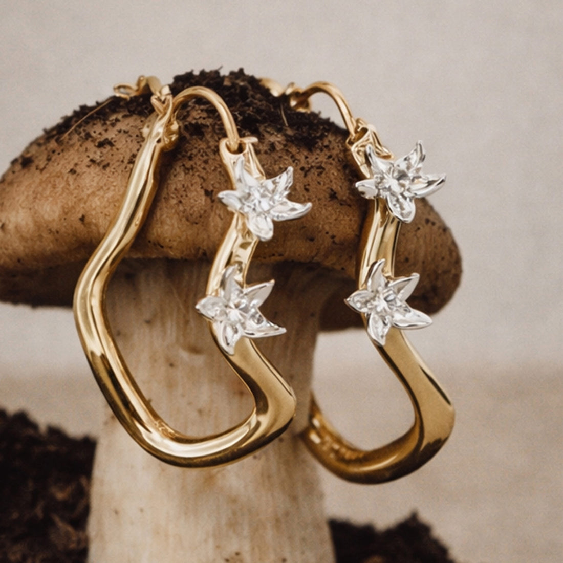 CALINO HOOP EARRINGS IN GOLD