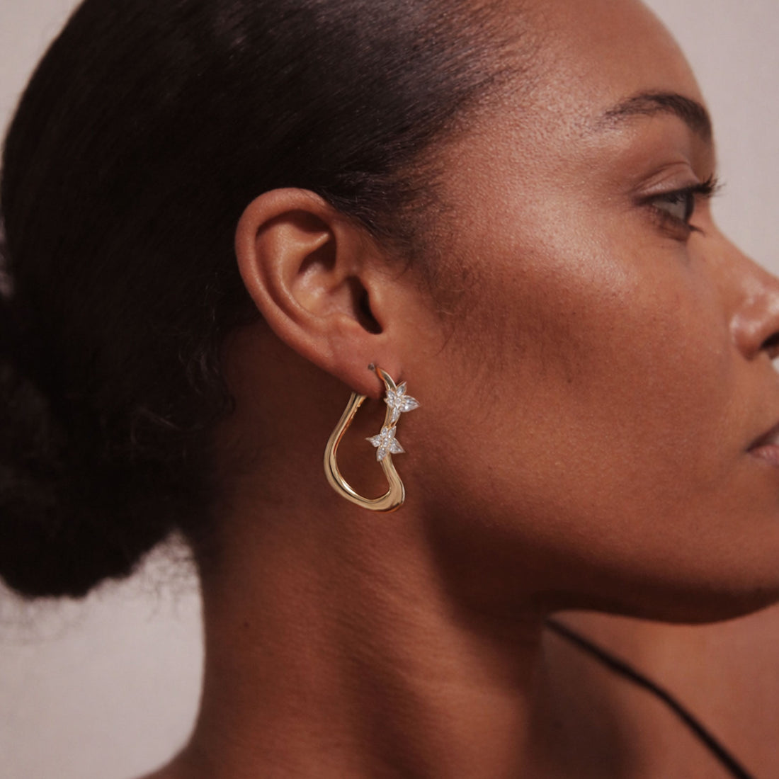 CALINO HOOP EARRINGS IN GOLD