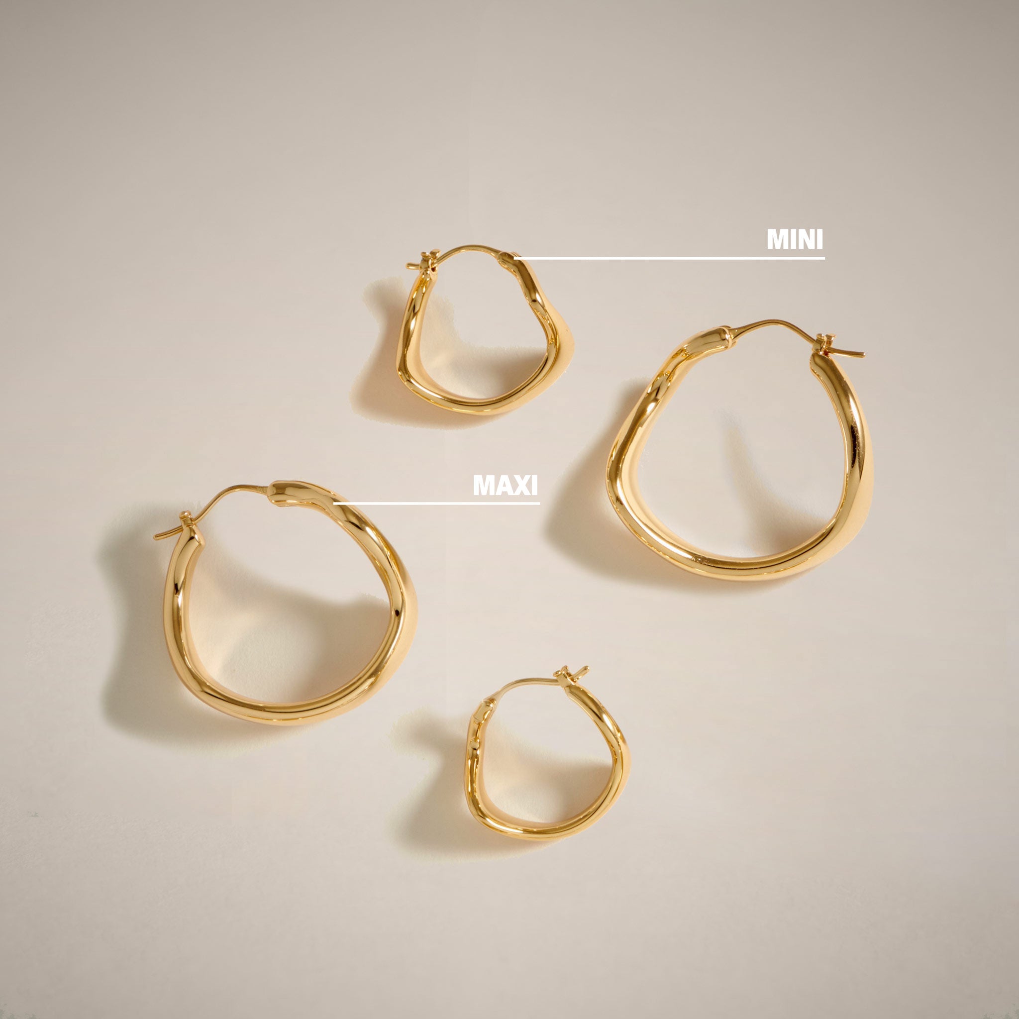 Curved Mini Hoop Earrings in Gold