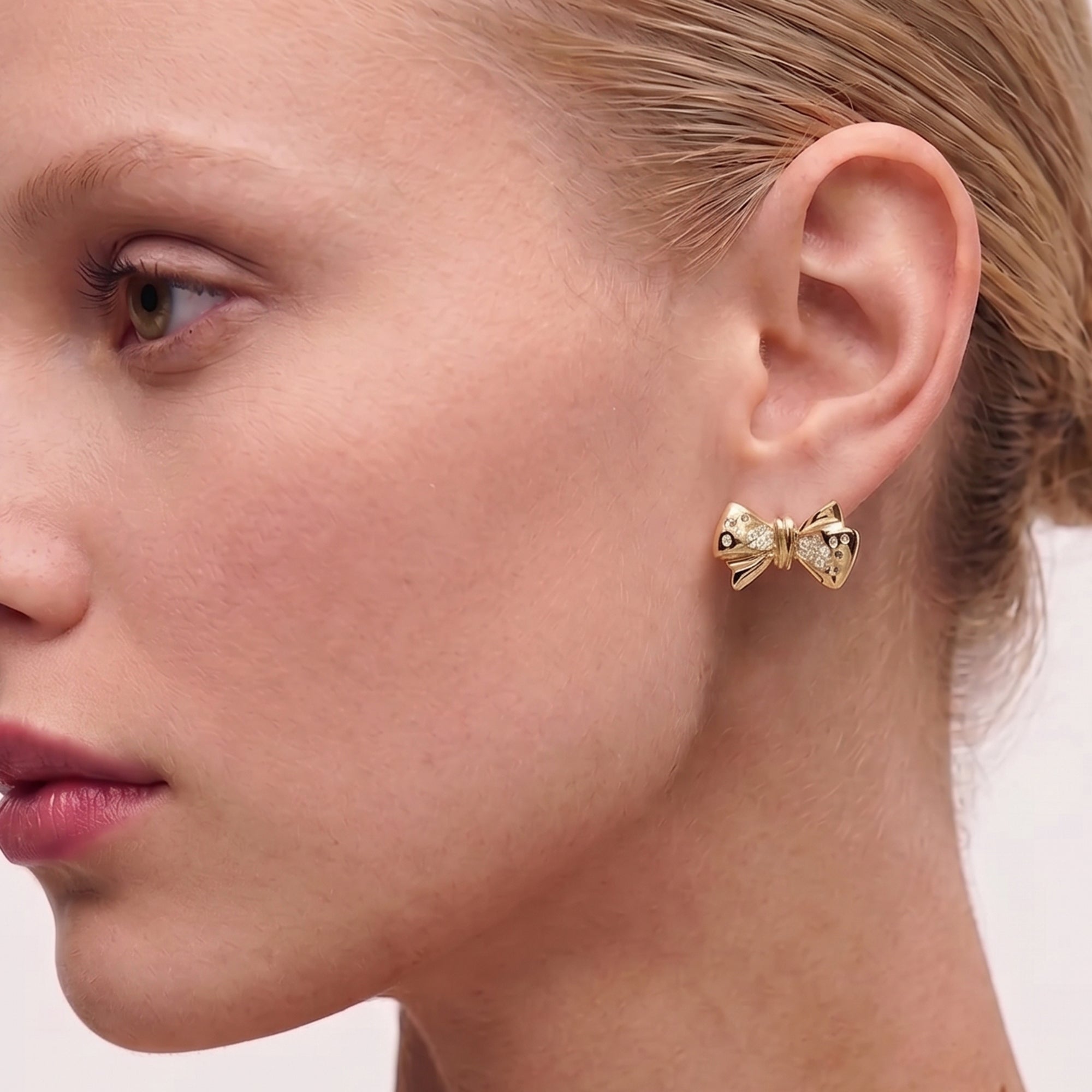 BOW MAXI STUD EARRINGS IN GOLD & CRYSTAL