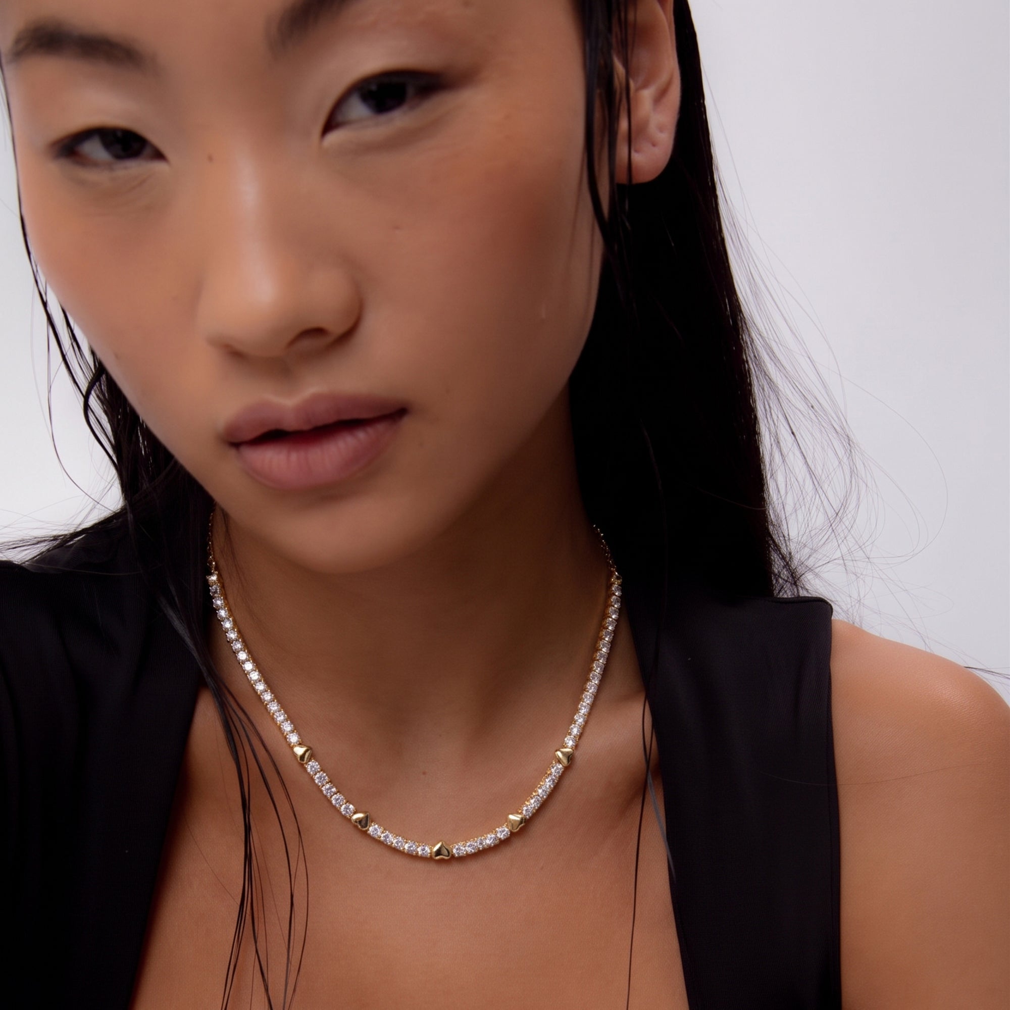 AGAPPI CRYSTAL CHOKER NECKLACE IN GOLD & CRYSTALS