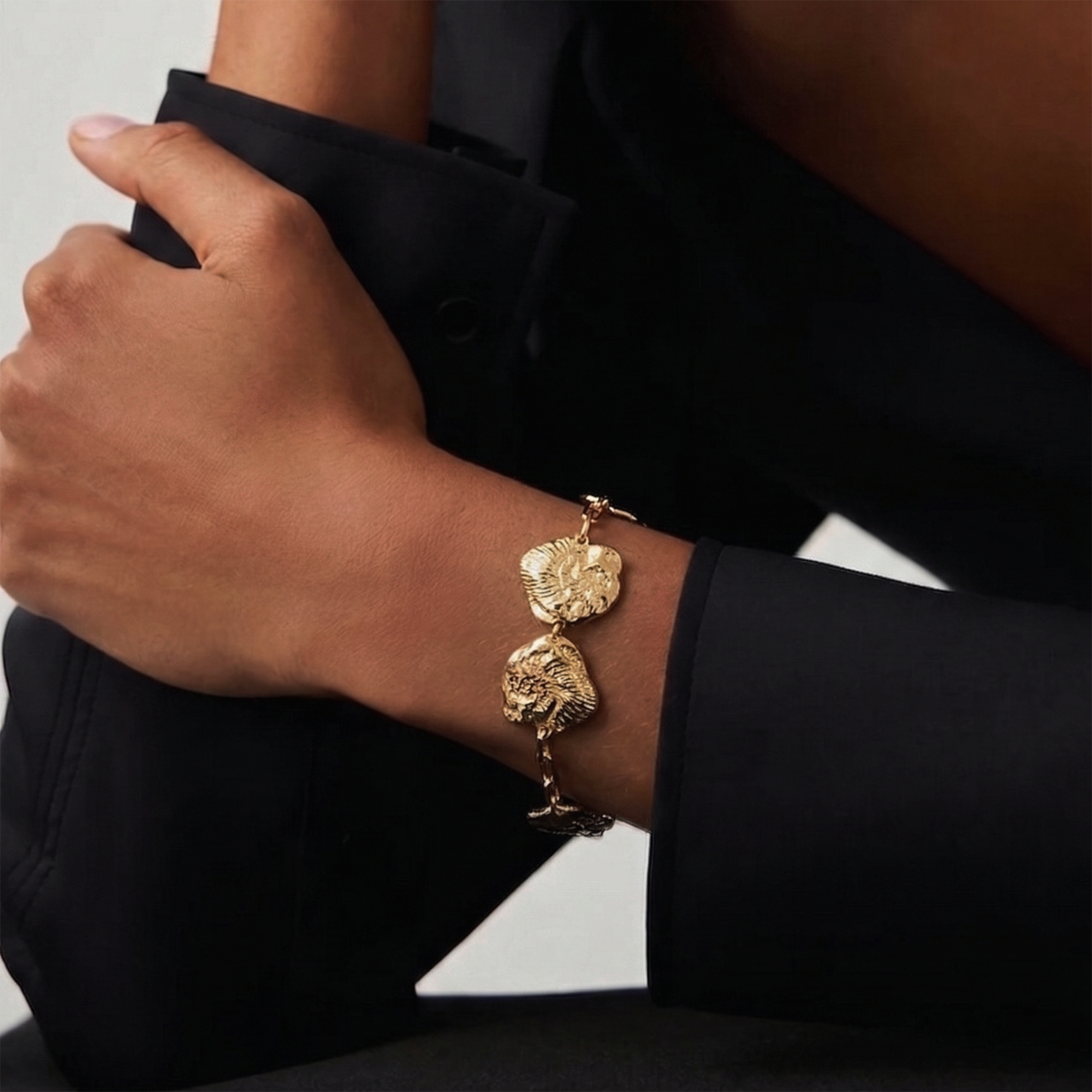 Oldeu Shell Maxi Bracelet in Gold