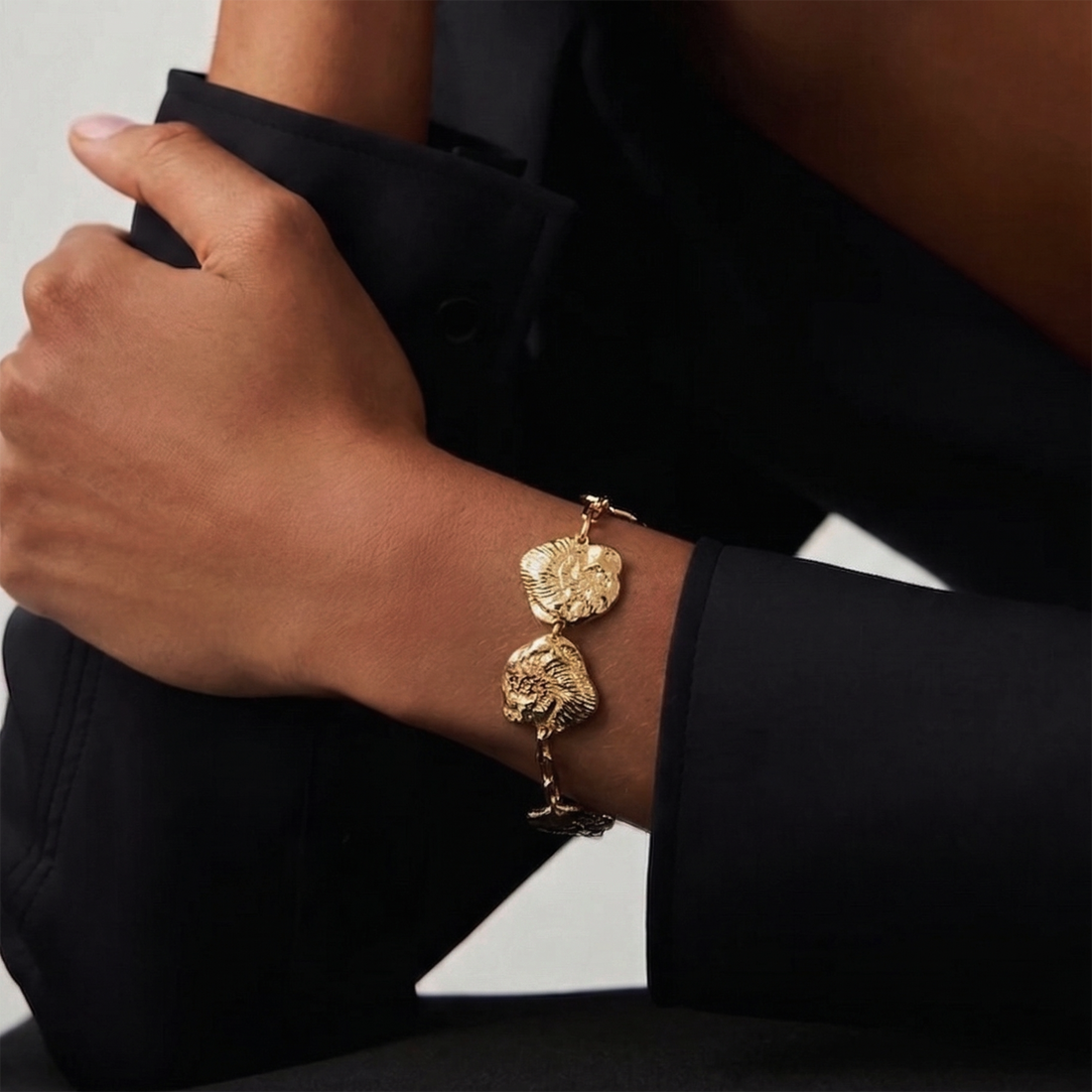 Oldeu Shell Maxi Bracelet in Gold