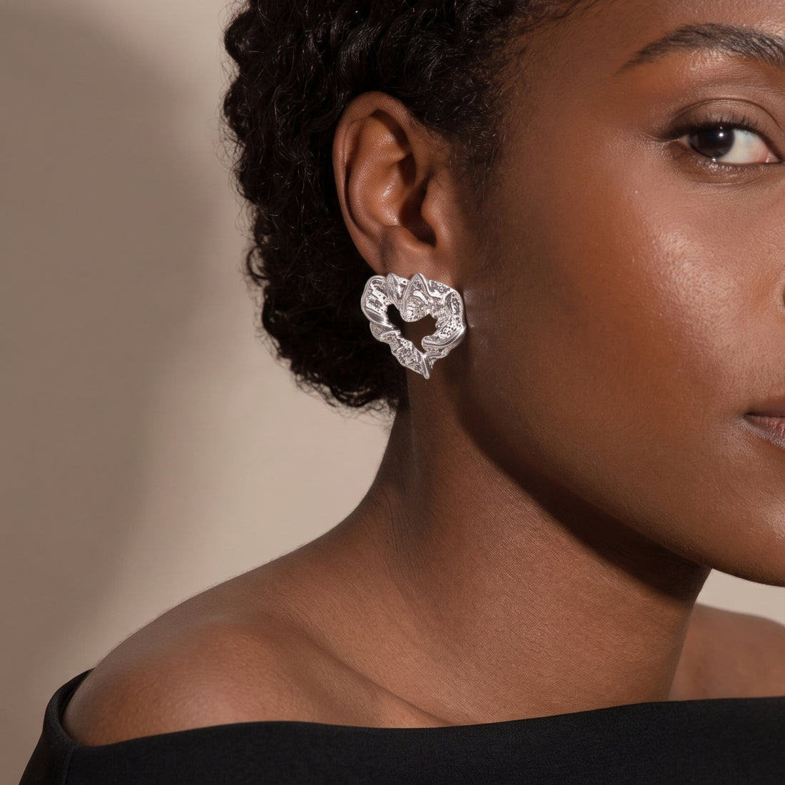 Maxi Vintage Heart Stud Earrings in Silver