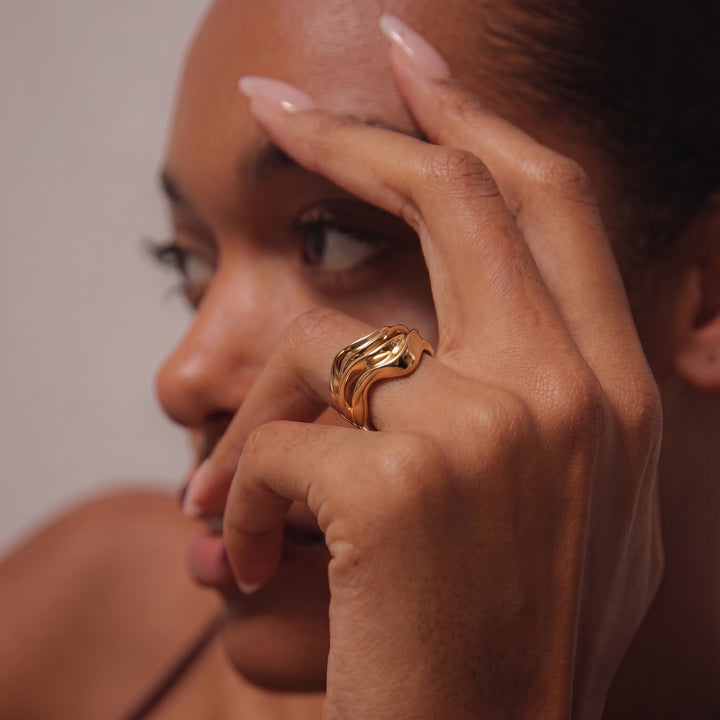 Veva Skinni Ring in Gold