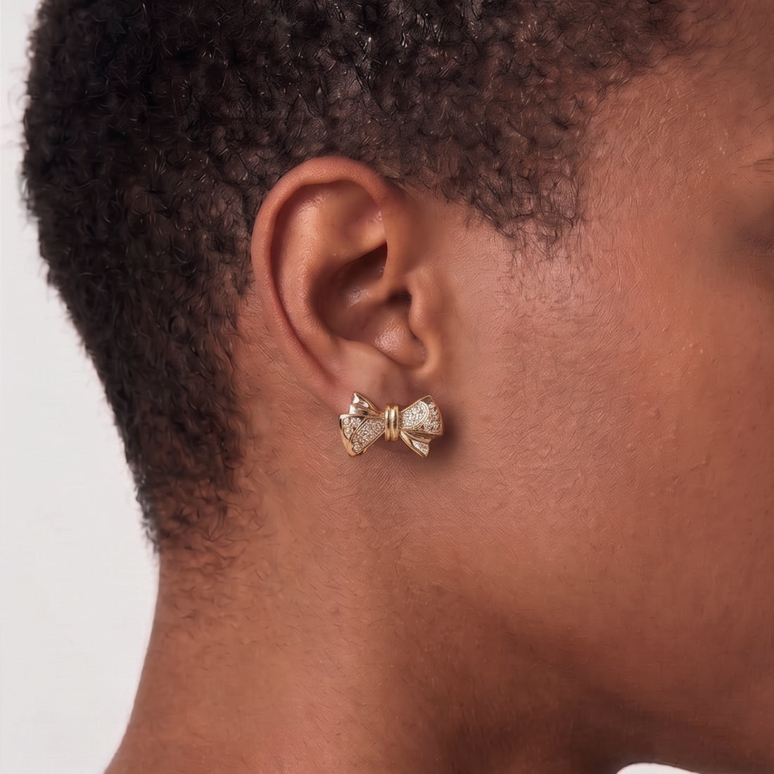 BOW MAXI STUD EARRINGS IN GOLD & CRYSTAL