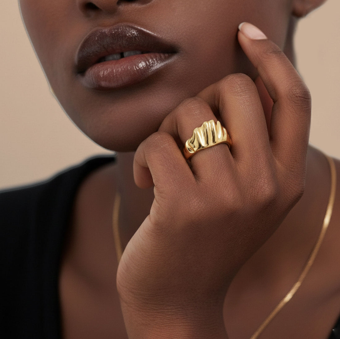 Iyun Skinny Ring in Gold