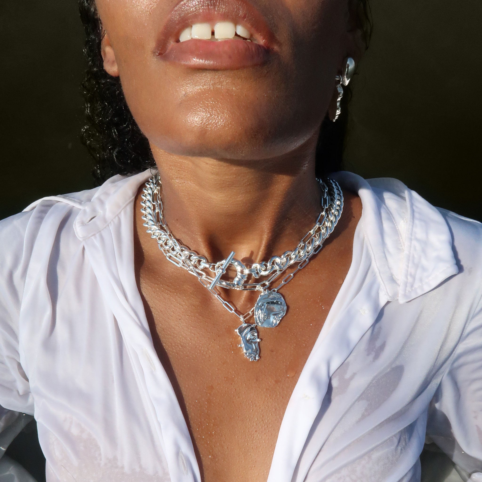 Cara Pendant Medium Necklace in Silver