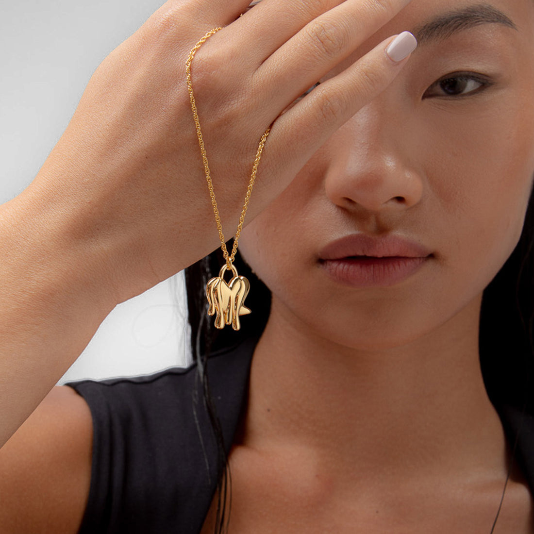 Loff Short Pendant Necklace in Gold