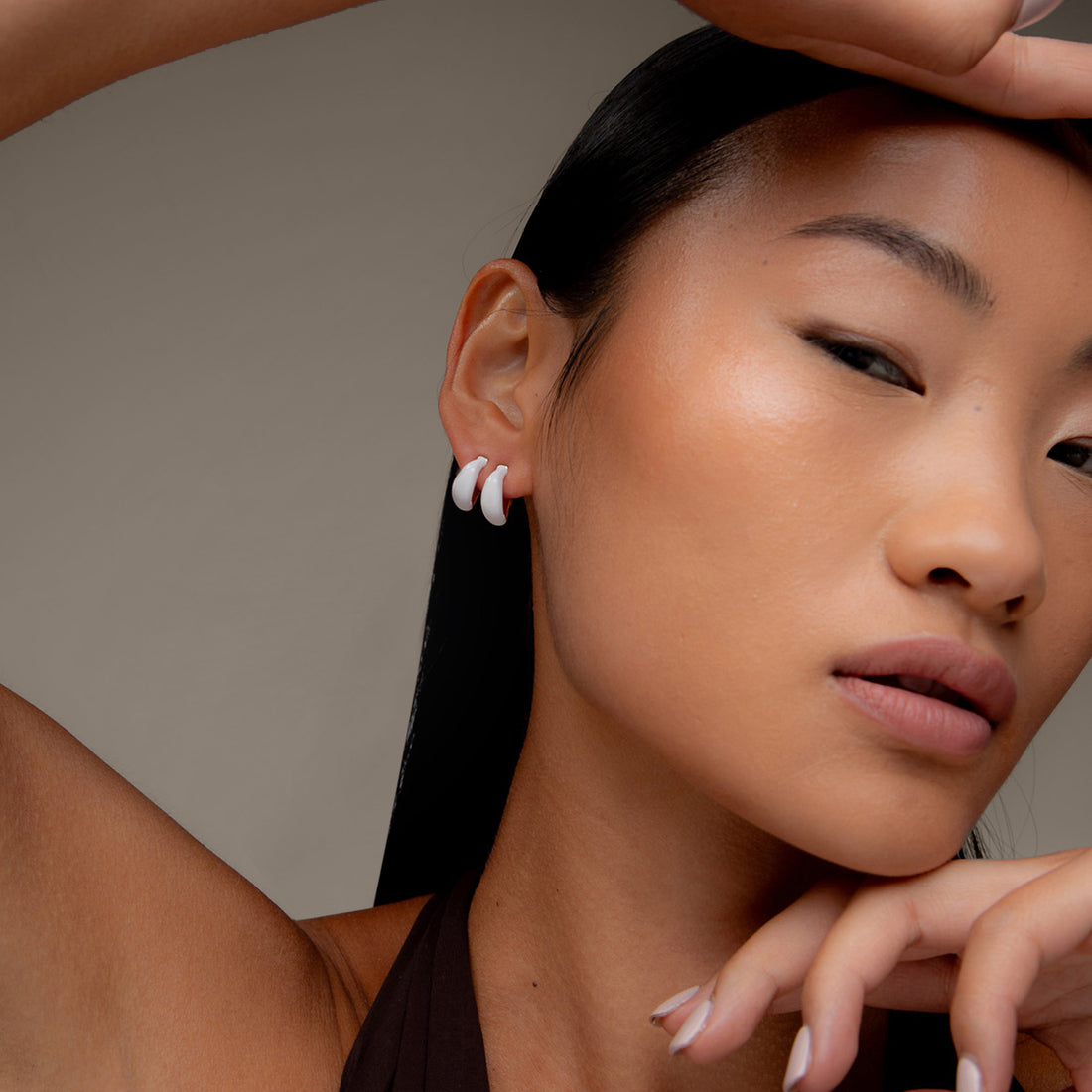 Small Pero Hoop Earrings in Gold and White