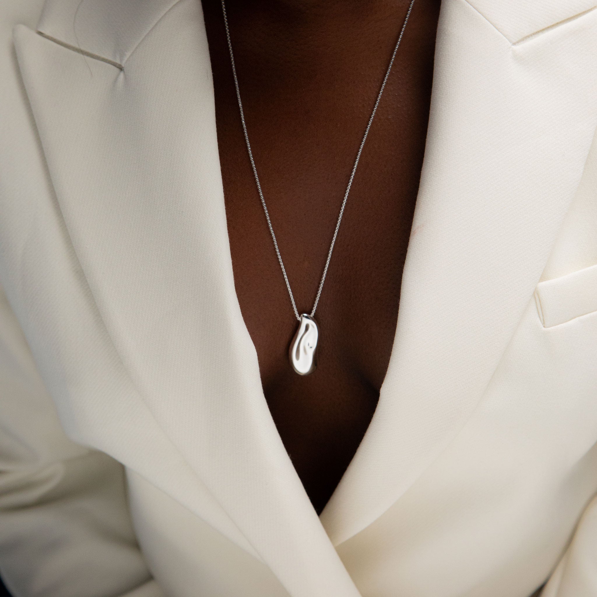 Perto Maxi Pendant Necklace in Silver