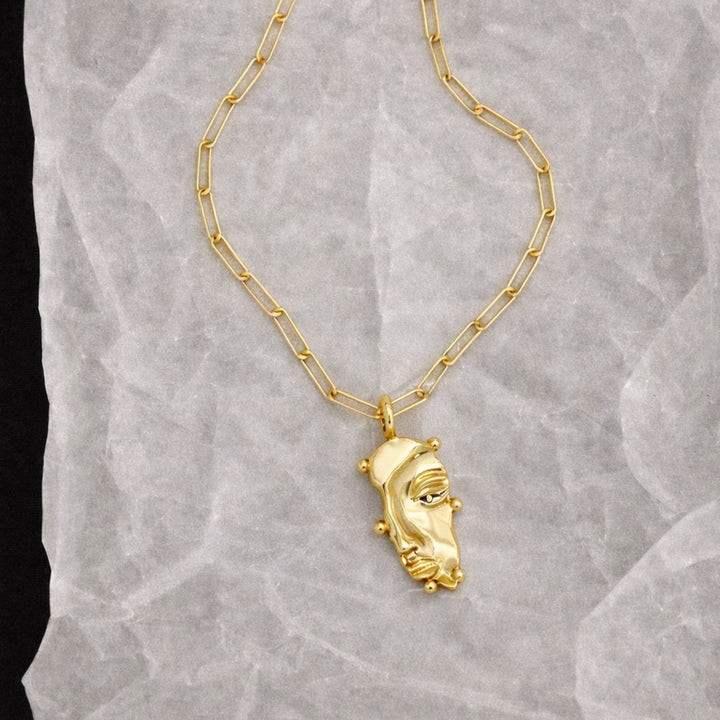 Cara Pendant Medium Necklace in Gold