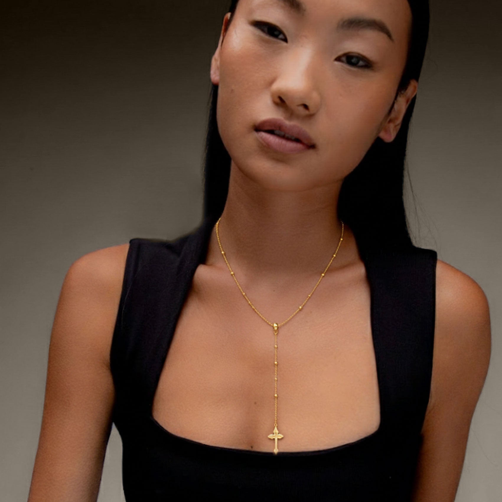 CROSS LARIET NECKLACE IN GOLD