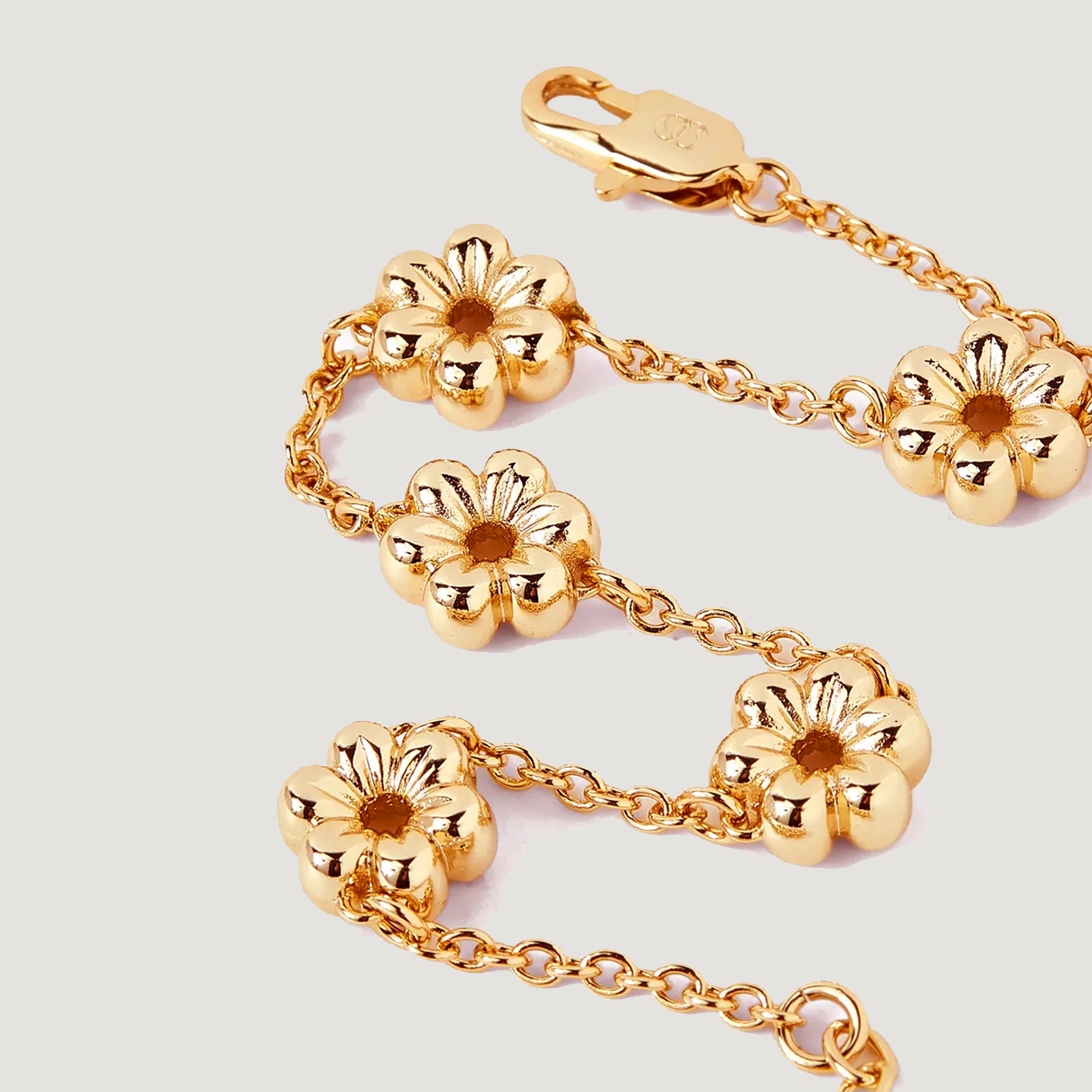 LULO MULTI FLOWER BRACELET IN GOLD