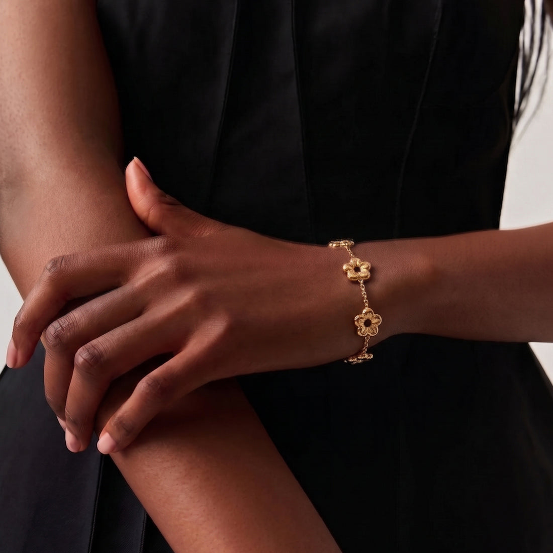 LULO MULTI FLOWER BRACELET IN GOLD