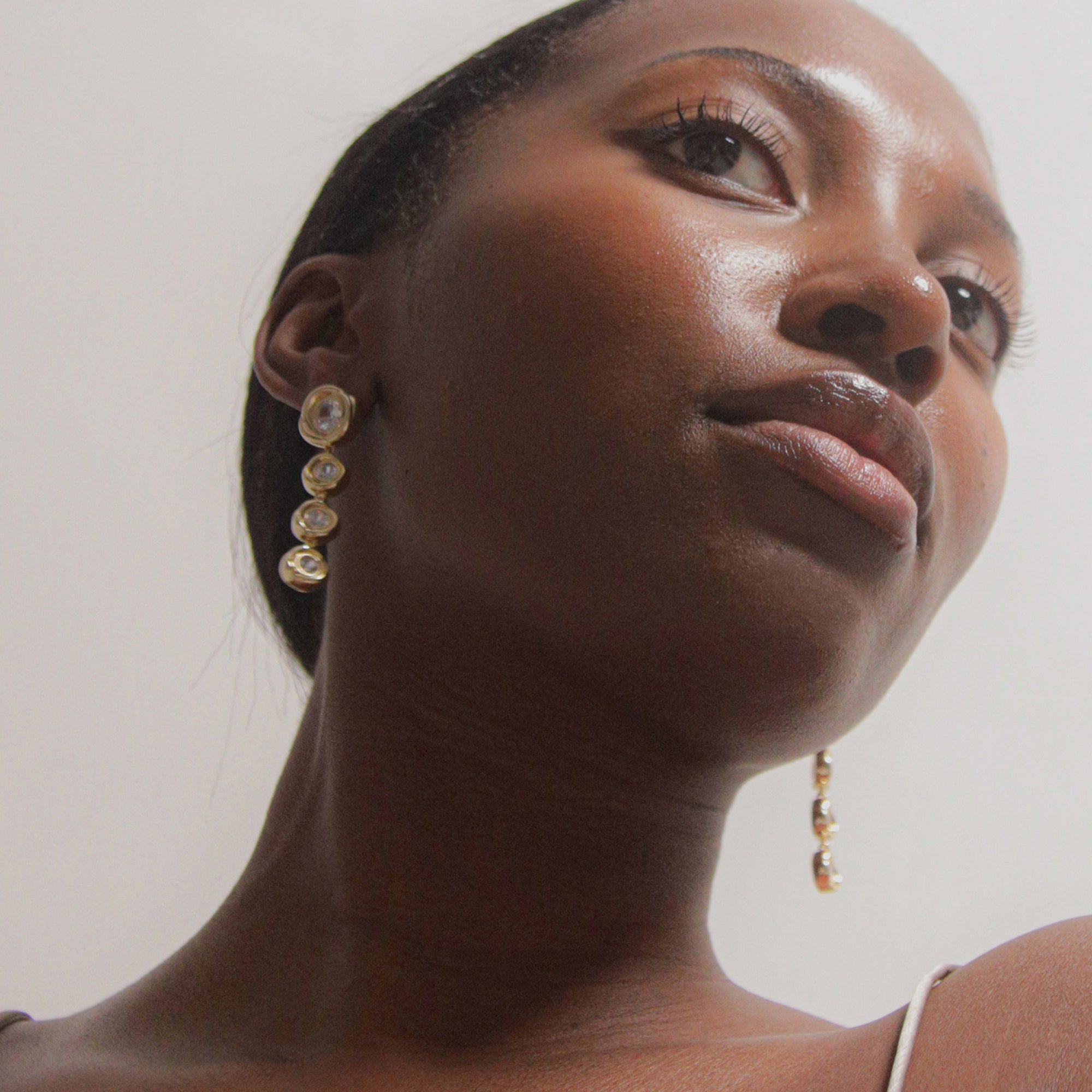 CARLO DROP EARRINGS IN GOLD & CRYSTALS