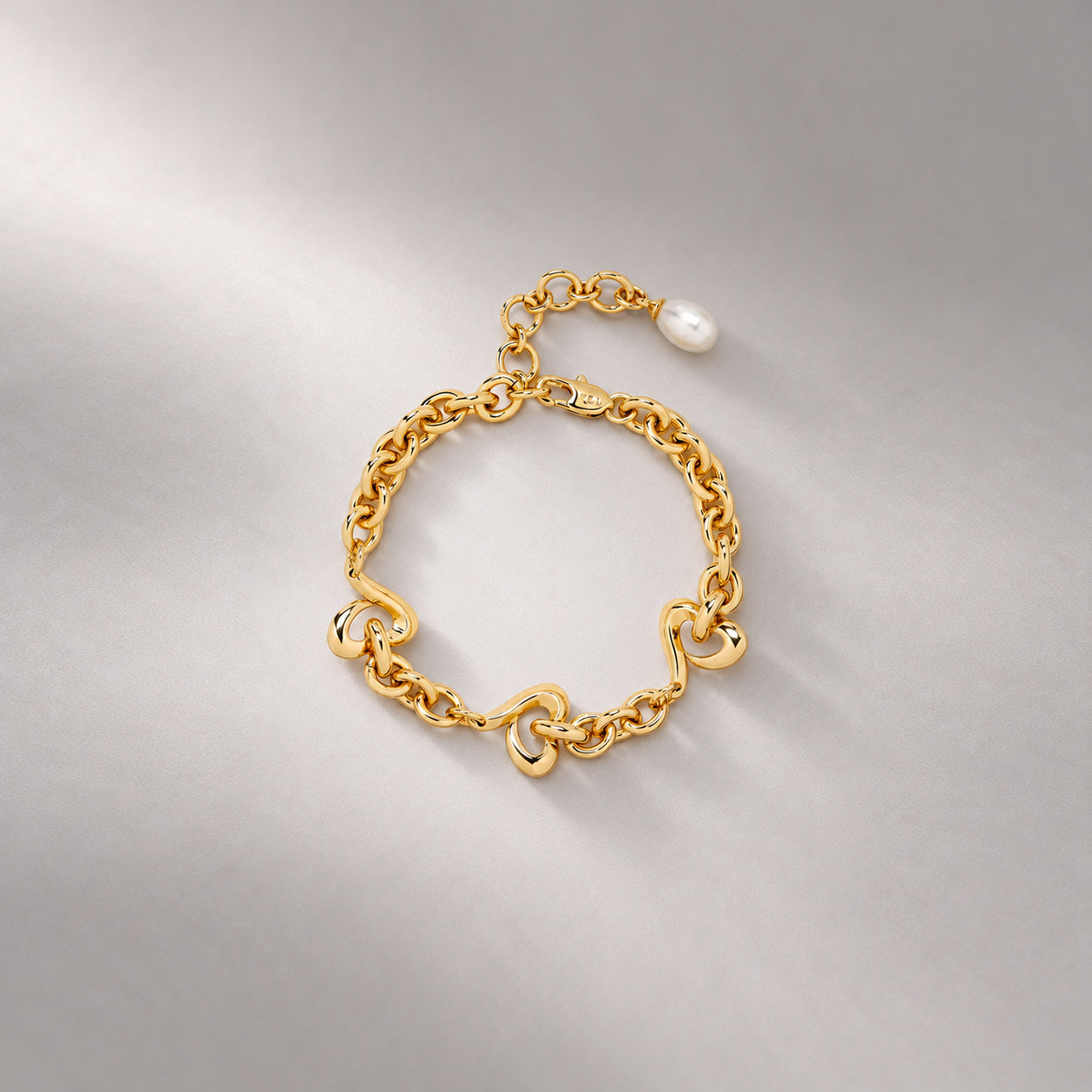 Agape Chain Bracelet in Gold