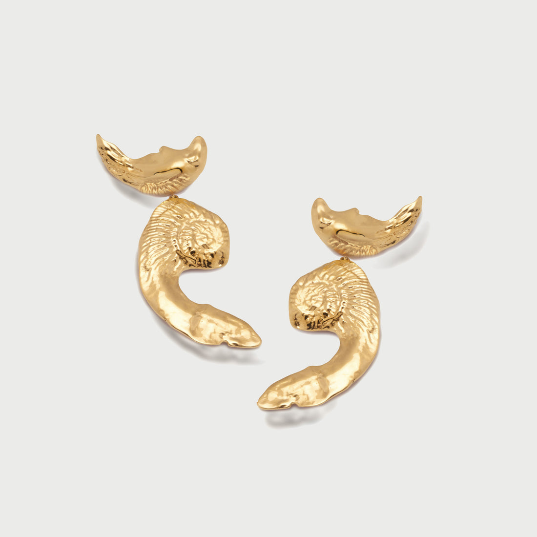 Vechi Shell Earrings in Gold