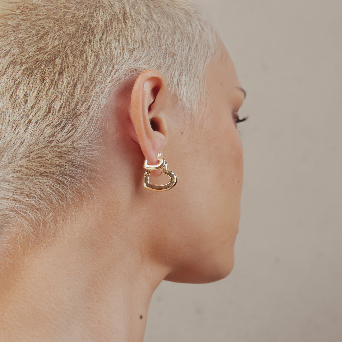 Loff Midi Heart Hoop Earrings in Gold