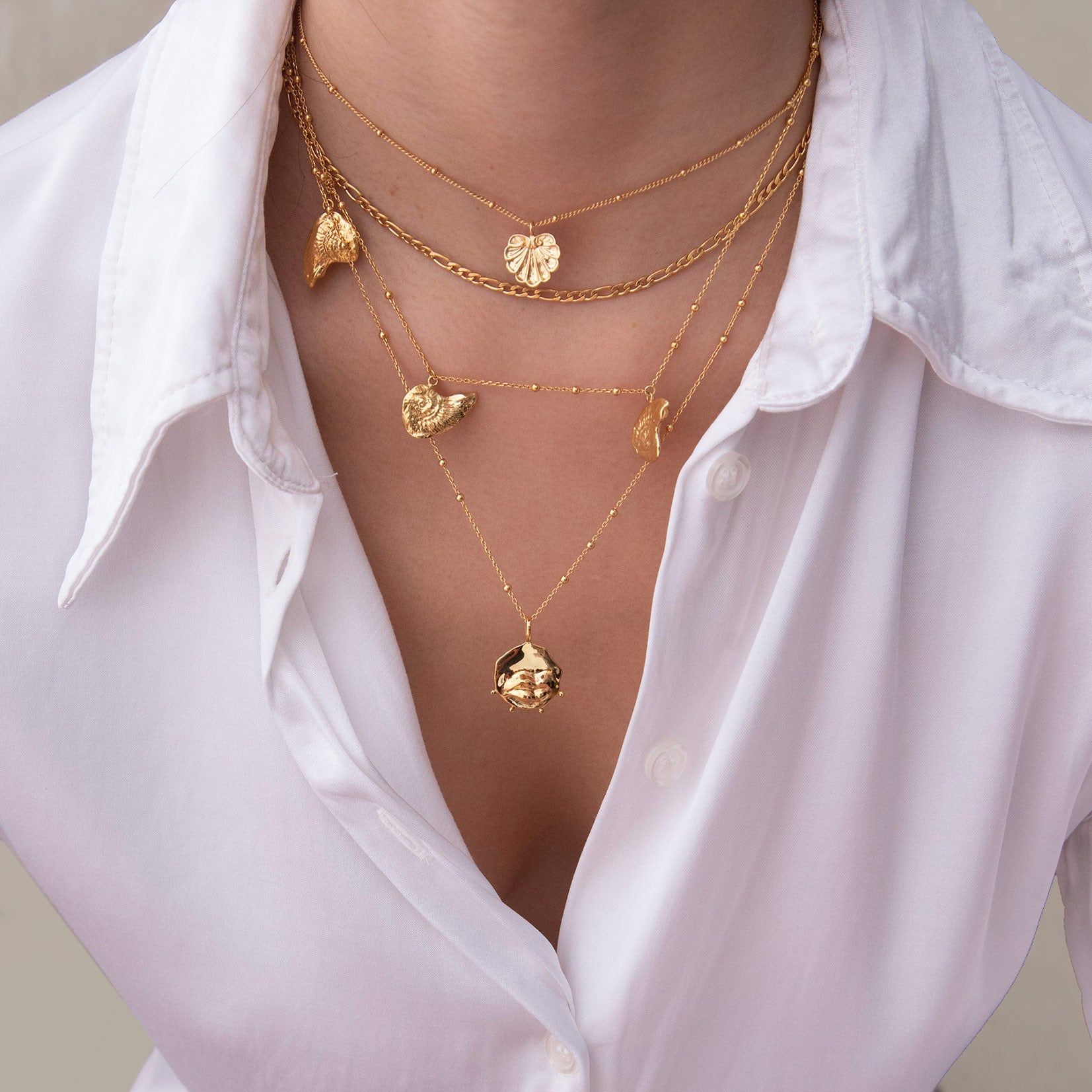 Sheny Beaded Shell Necklace in Gold