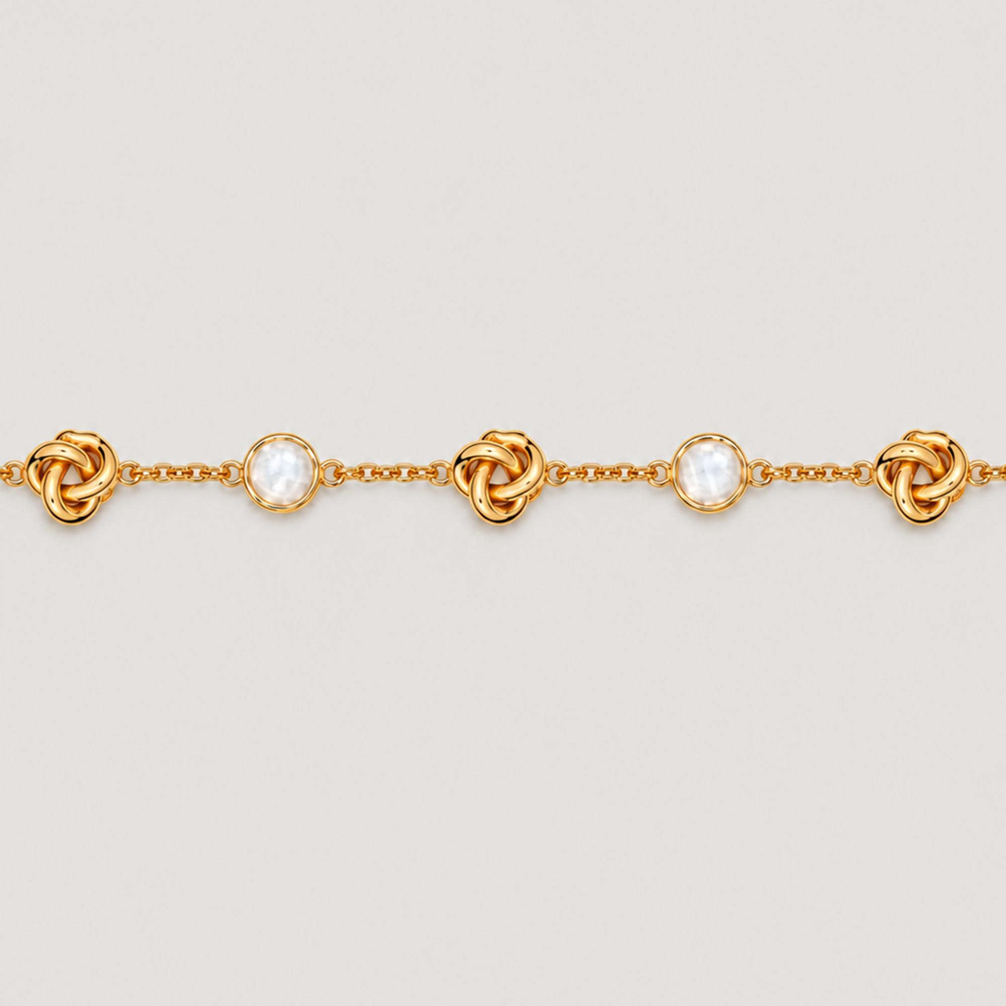 KNOT BRACELET IN GOLD AND CRYSTALS