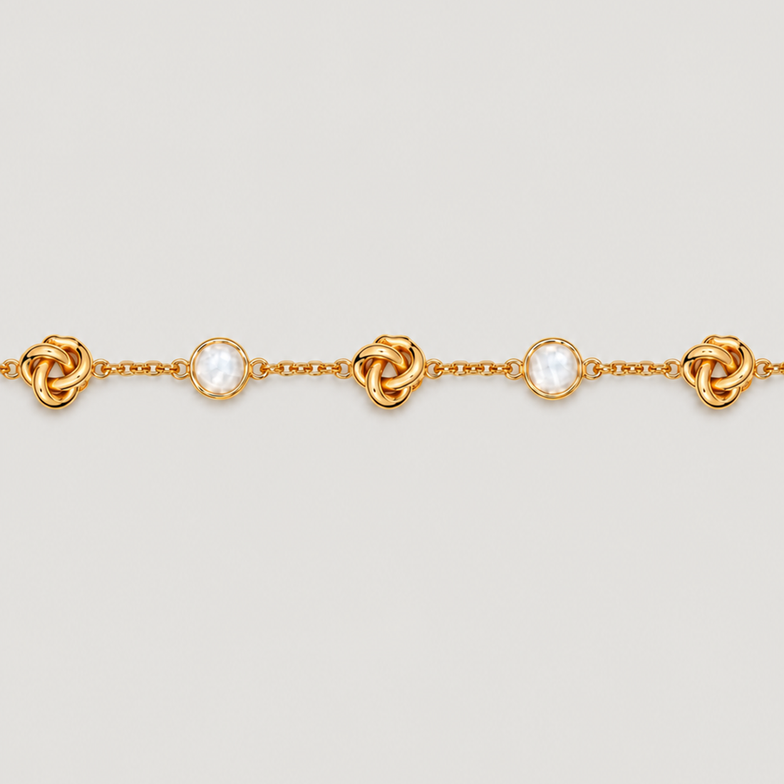 KNOT BRACELET IN GOLD AND CRYSTALS