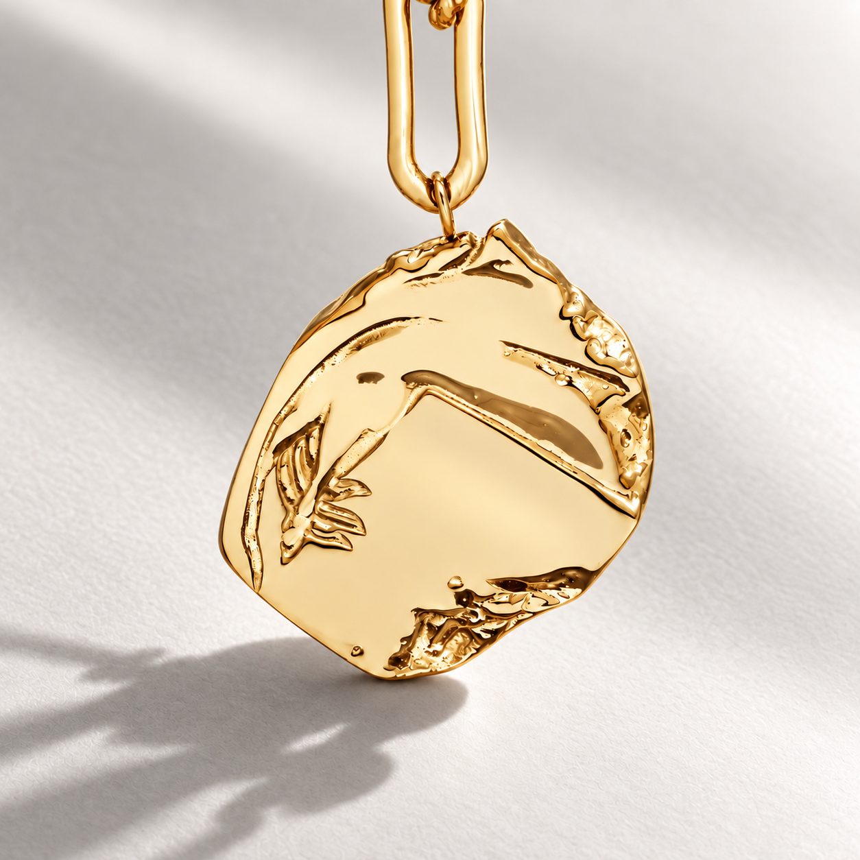 Mao Maxi Pendant Necklace in Gold