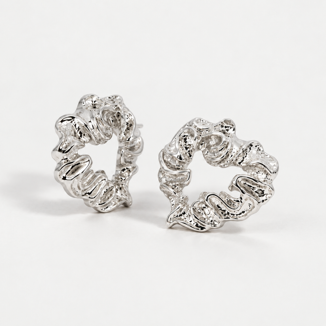Maxi Vintage Heart Stud Earrings in Silver