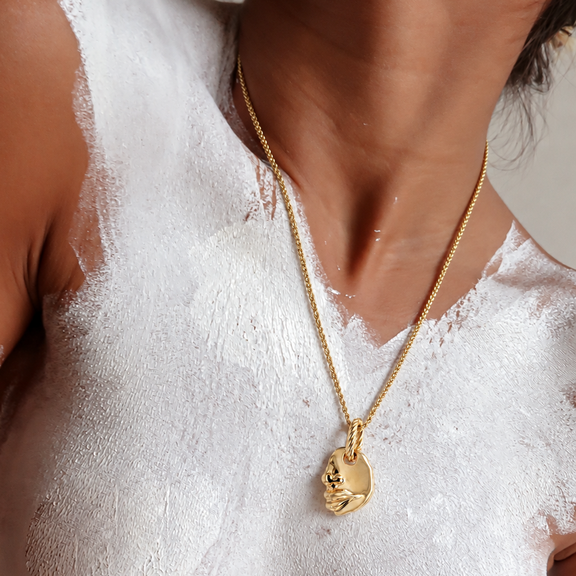 Chyia Pendant Necklace in Gold