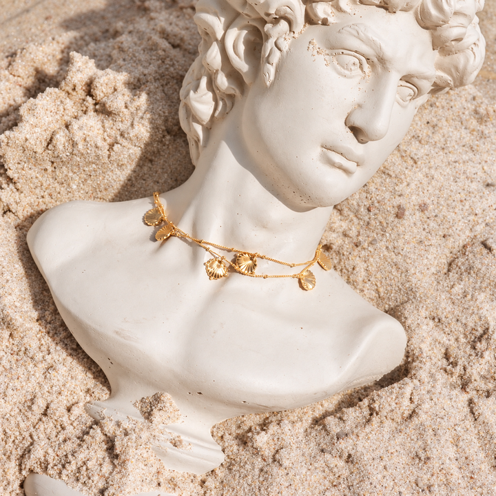 Concha Choker Beaded Necklace in Gold