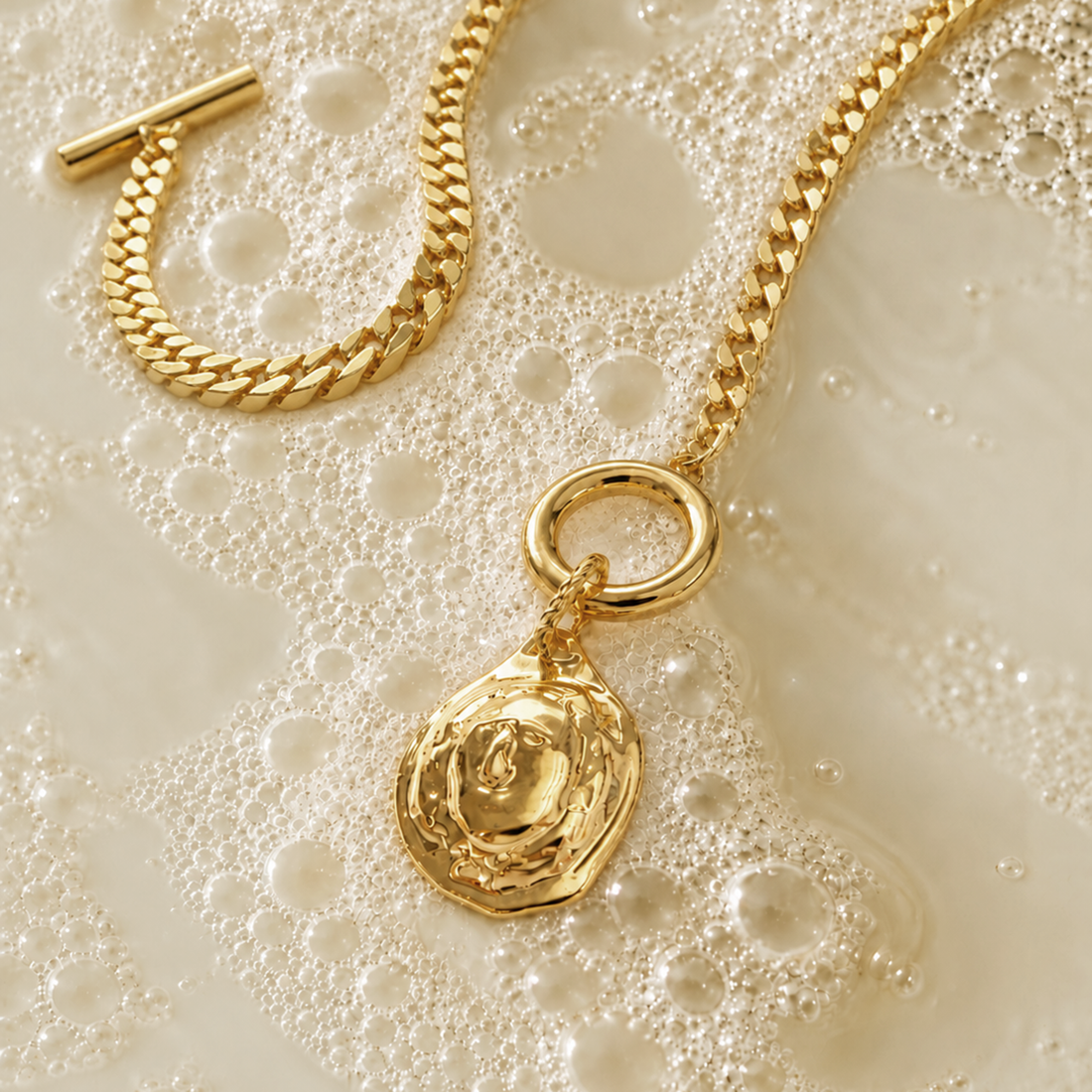 ELENI MINI CURB T-BAR NECKLACE IN GOLD