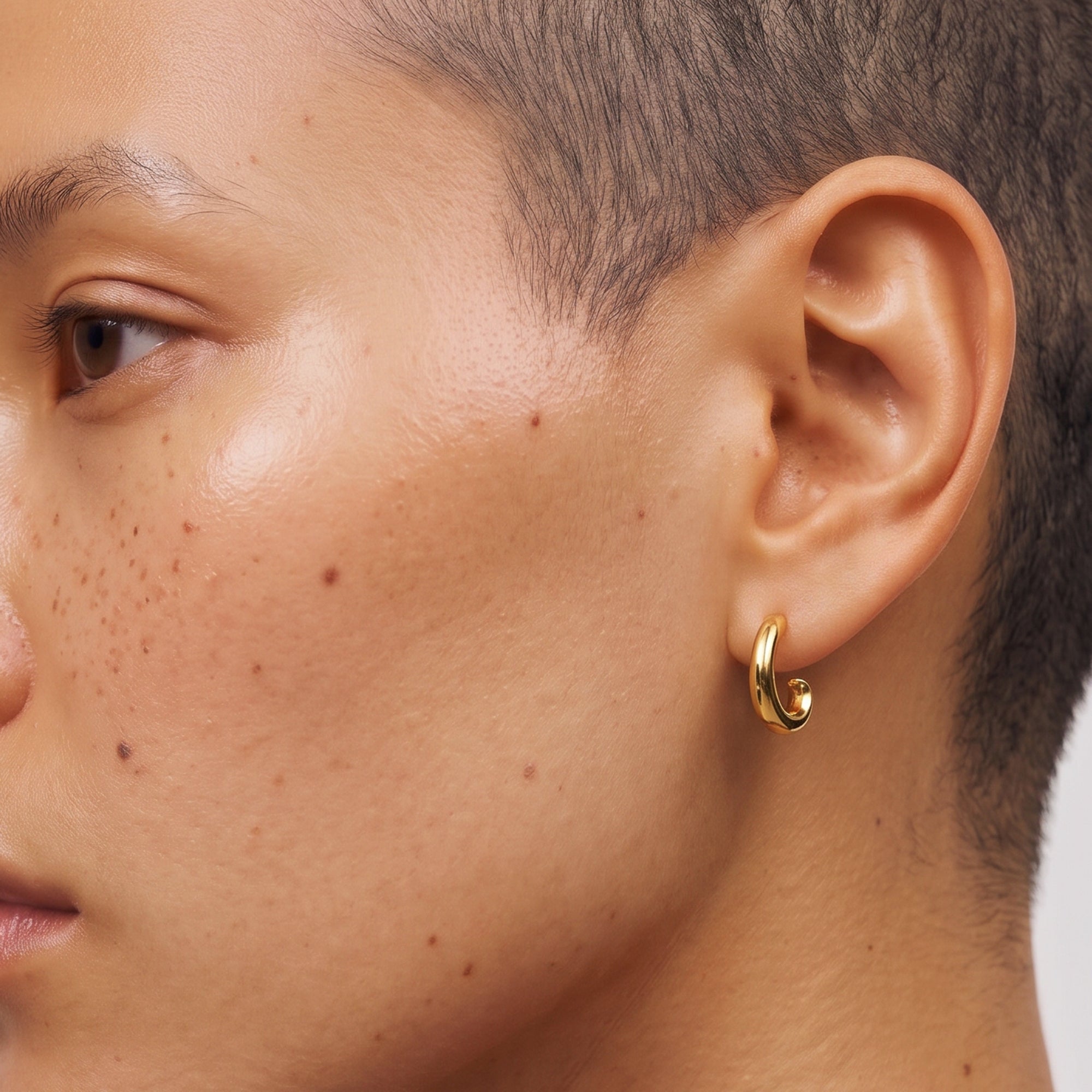 Claw Mini Hoops In Gold