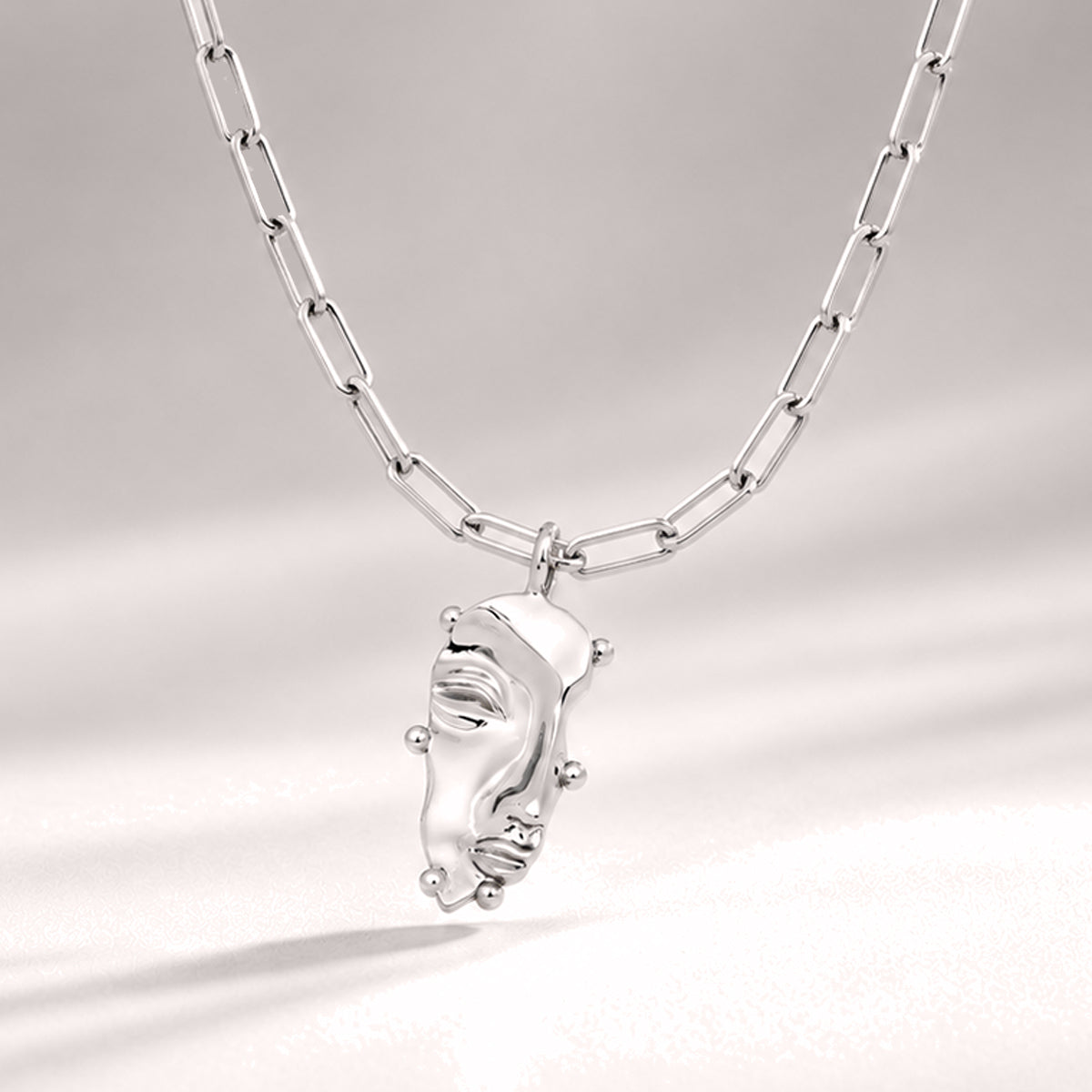 Cara Pendant Medium Necklace in Silver