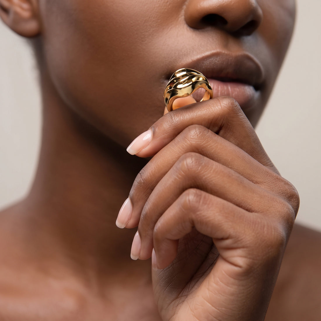 Veva Skinni Ring in Gold