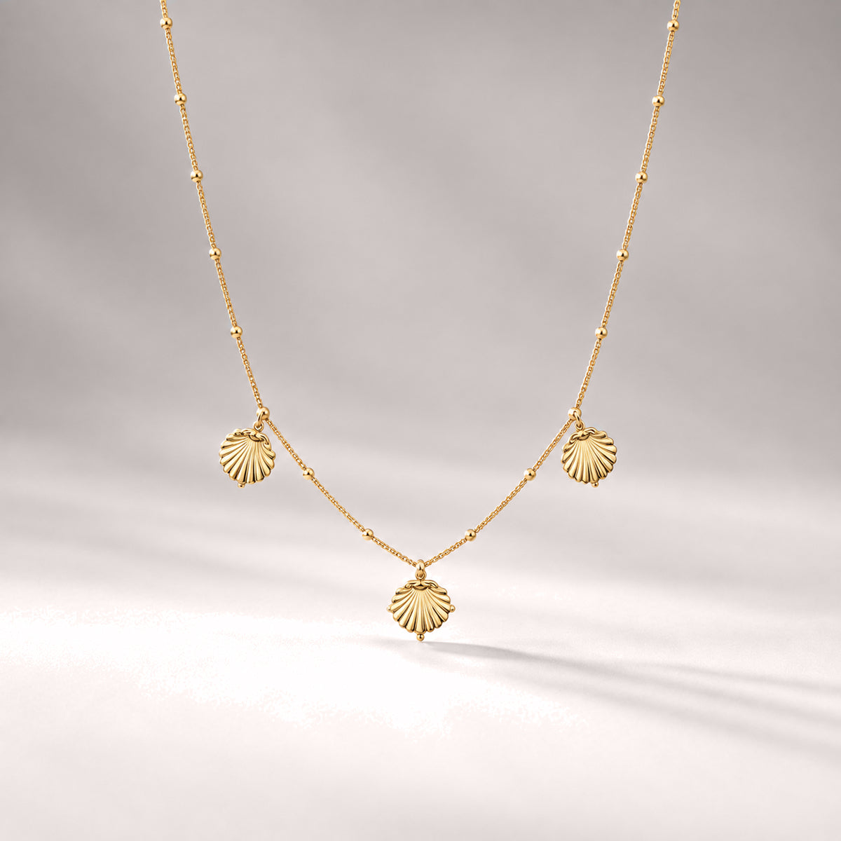 Concha Choker Beaded Necklace in Gold