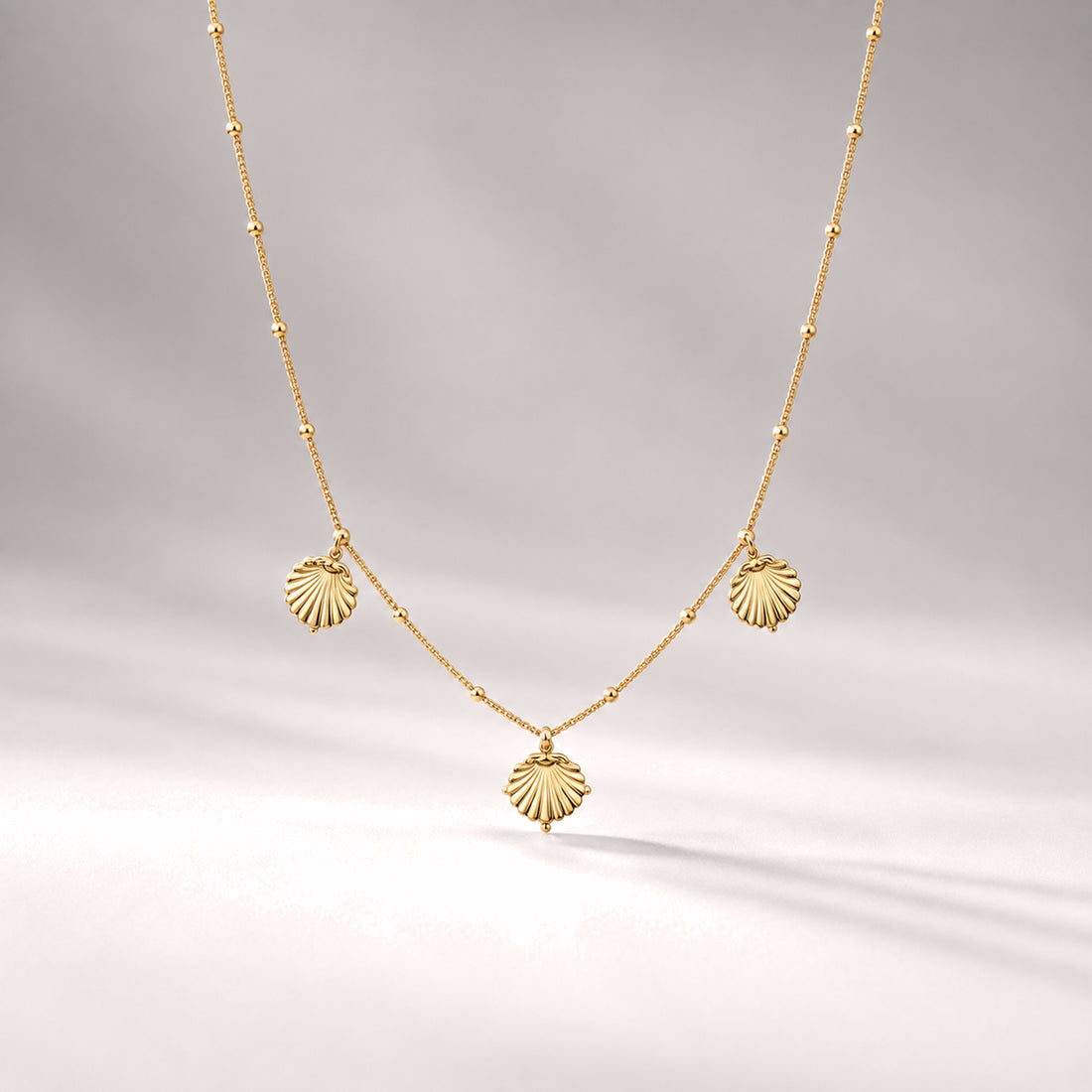Concha Choker Beaded Necklace in Gold