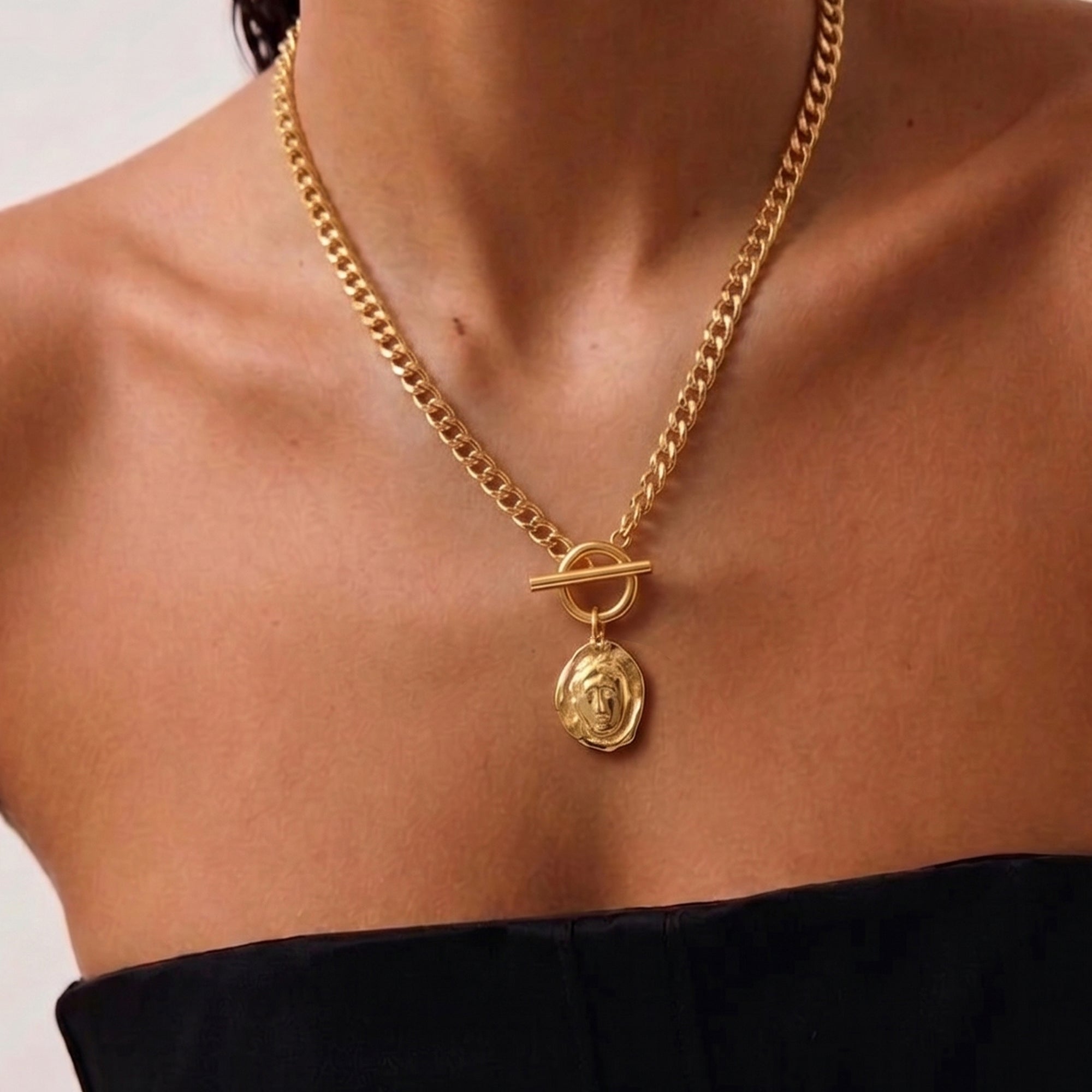 ELENI MINI CURB T-BAR NECKLACE IN GOLD