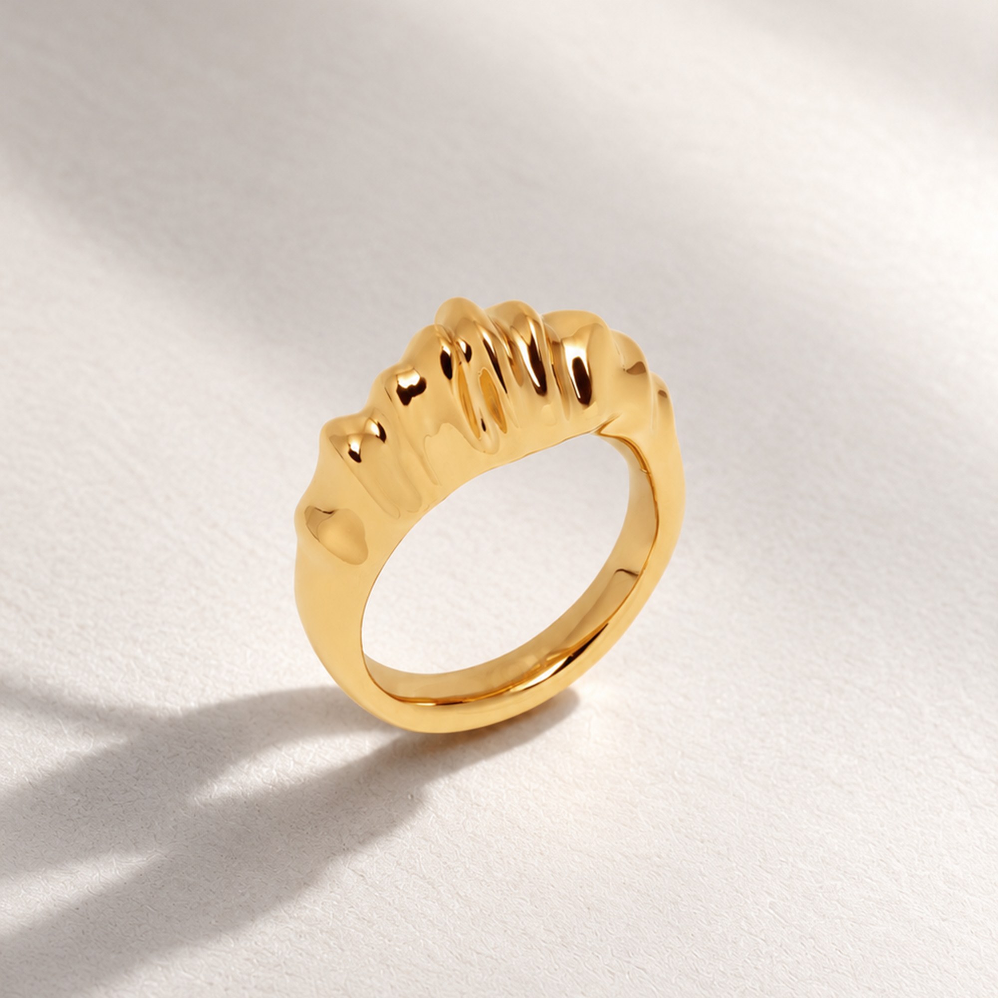 Iyun Skinny Ring in Gold