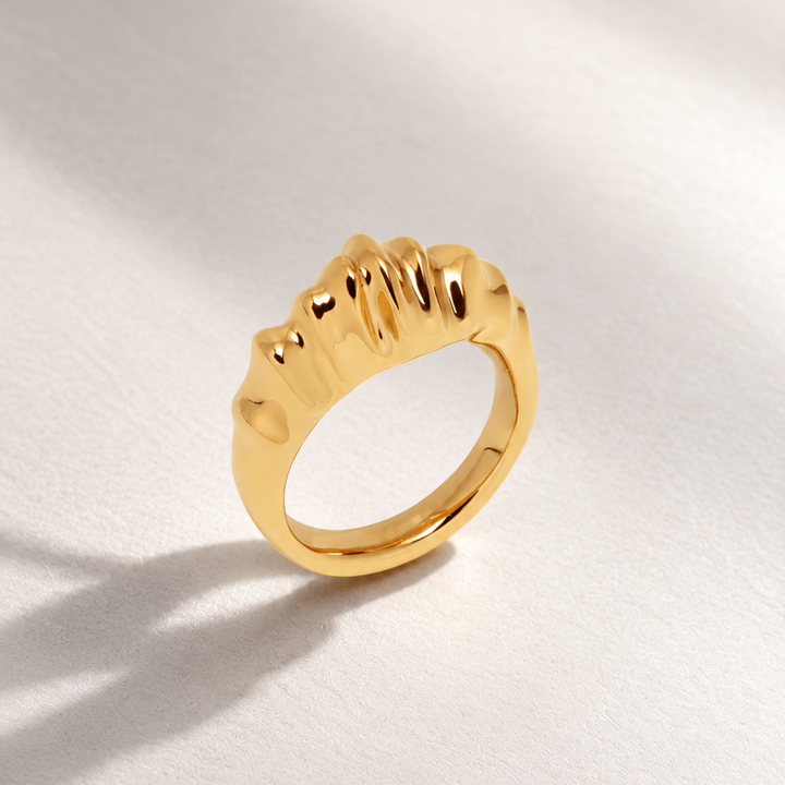 Iyun Skinny Ring in Gold