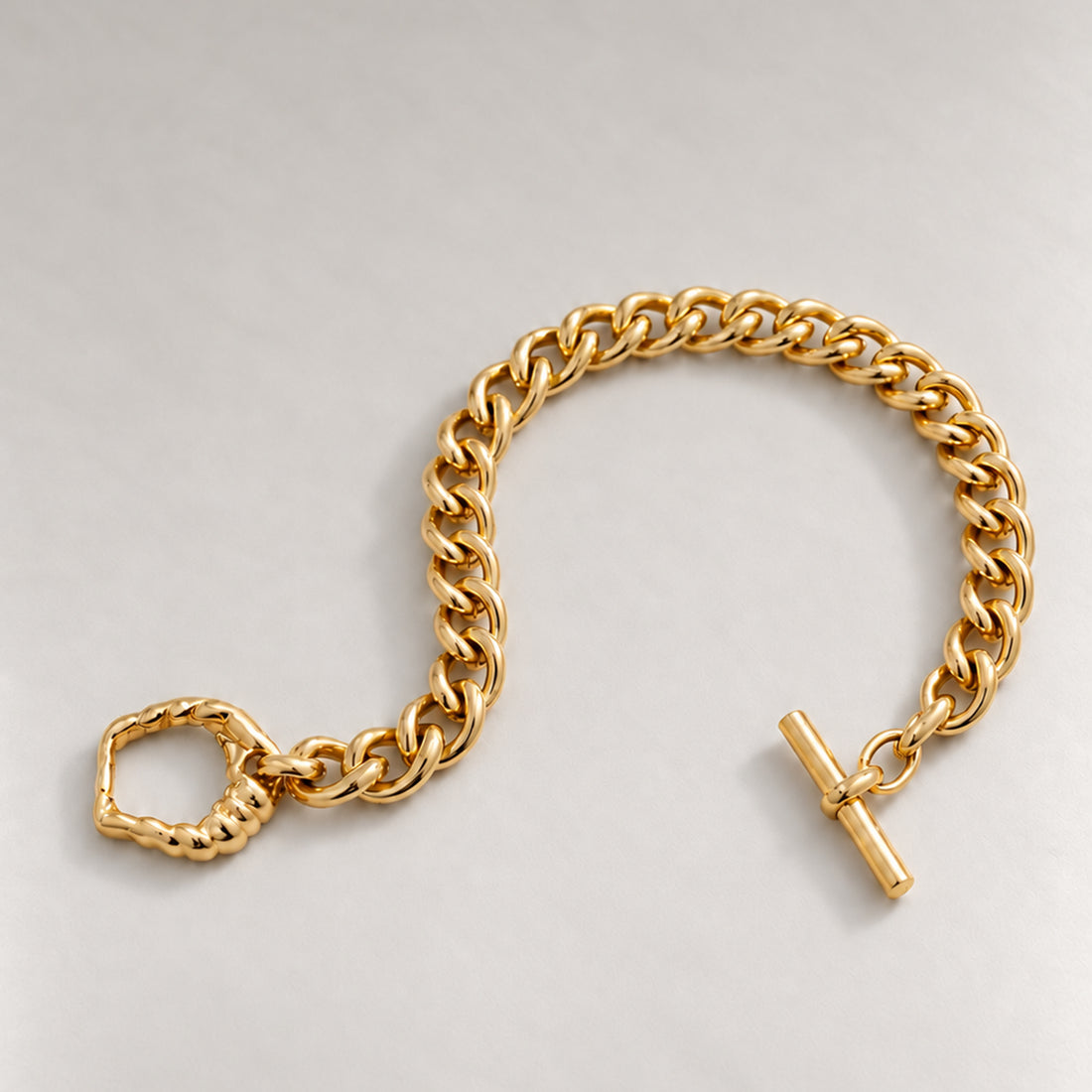Iyun Skini  Bracelet in Gold