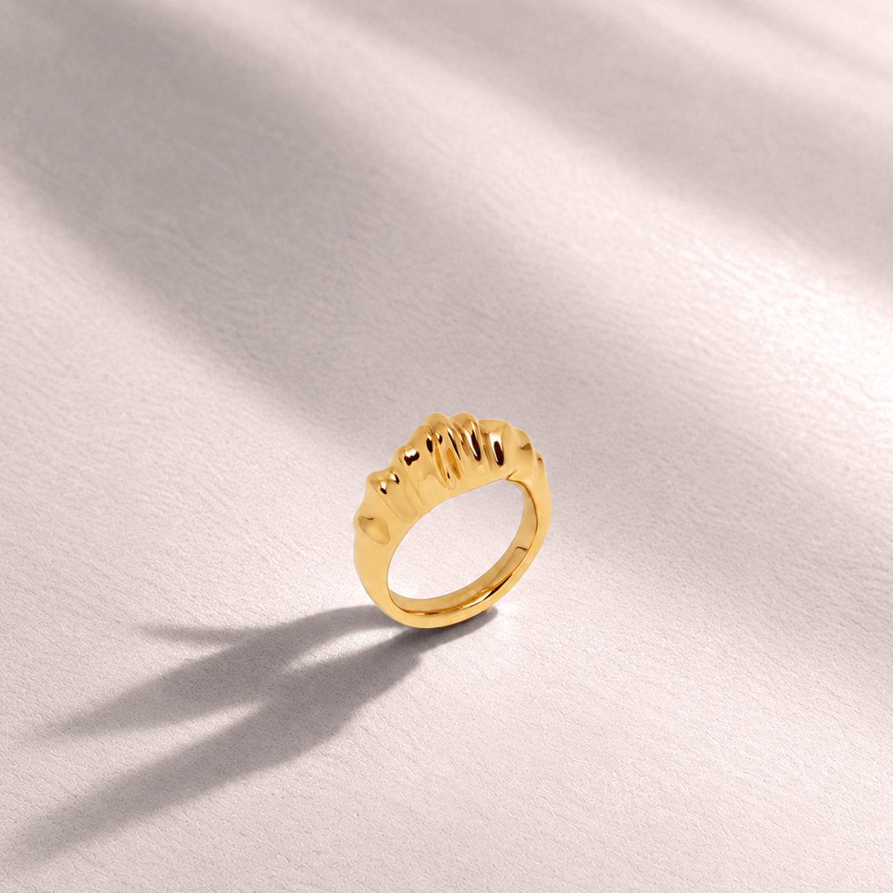 Iyun Skinny Ring in Gold